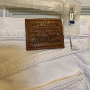 Ribcage Levi jeans in white